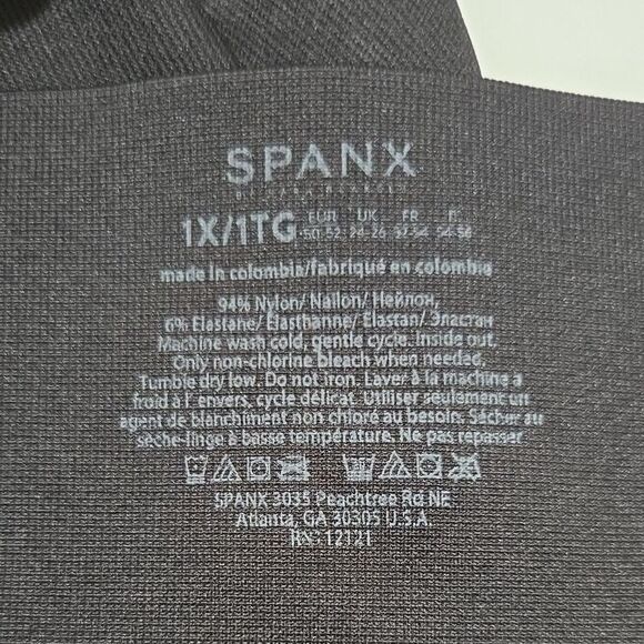 NEW w/Tags SPANX Women's Black Compression Shapewear Cropped Leggings - Picture 2 of 4
